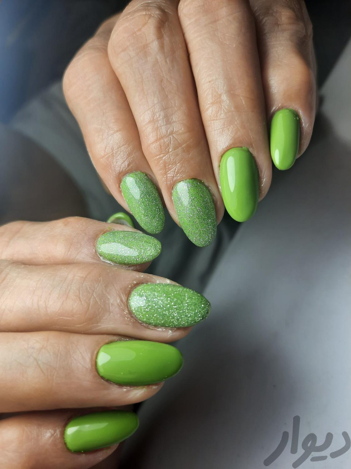 همکاری با ناخنکار و طراح حرفه ای با حقوق+مژه کار