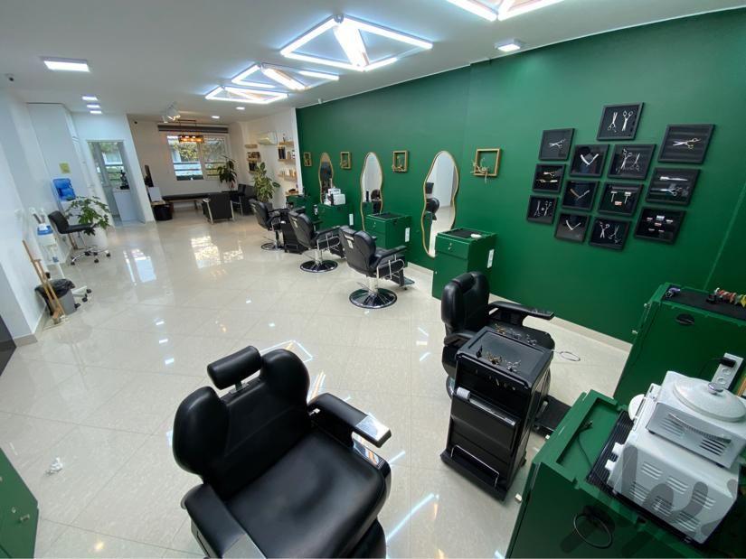 استخدام آرایشگر اقا